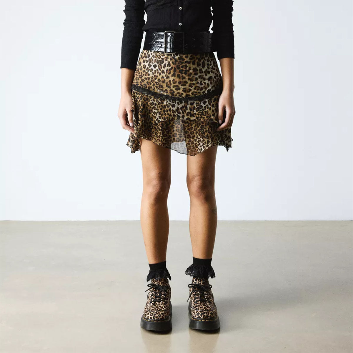DR MARTENS Buzz 5-Eye Leopard Shoe Light Tan - Image 5