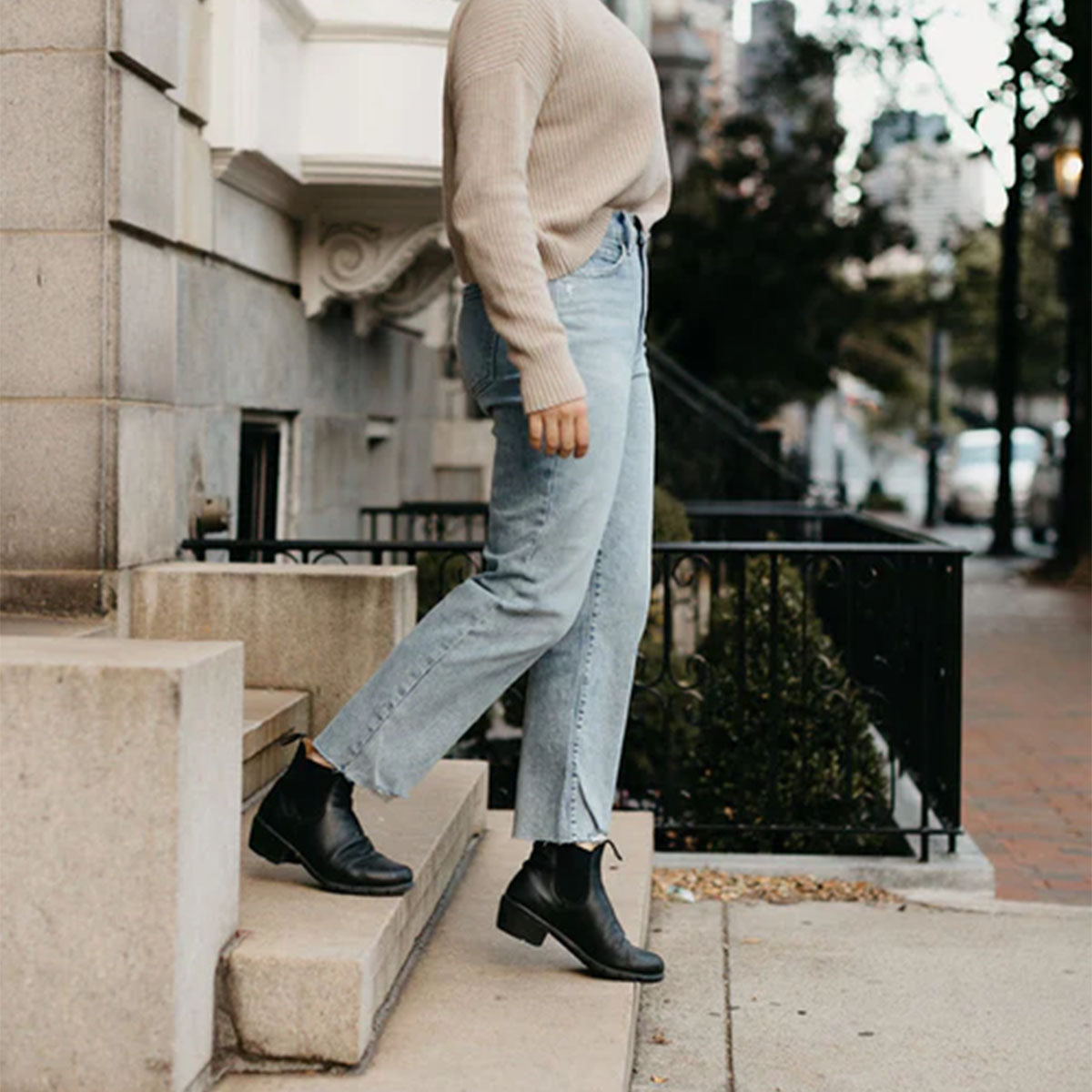 1671 Black Heeled Boot Womens