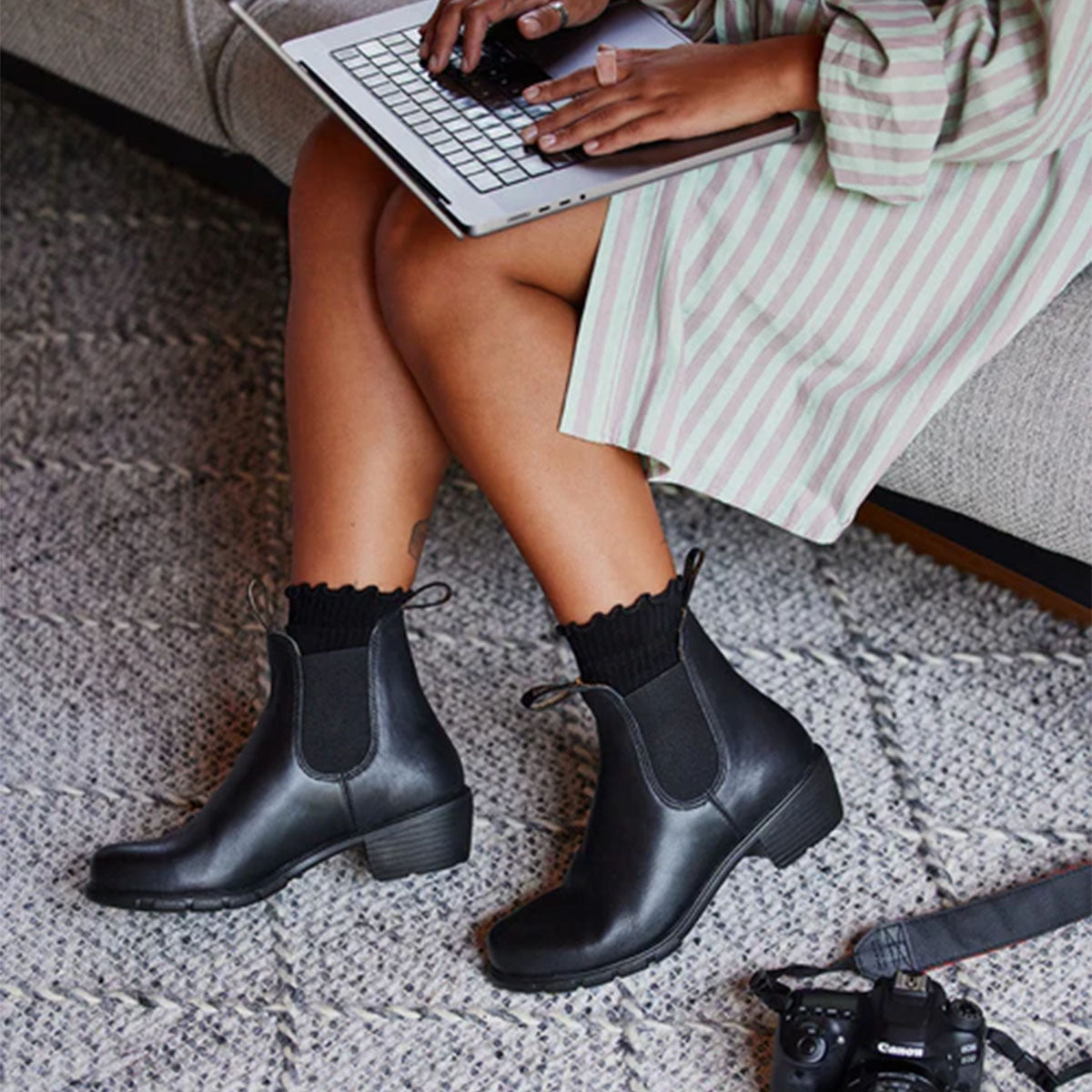 1671 Black Heeled Boot Womens