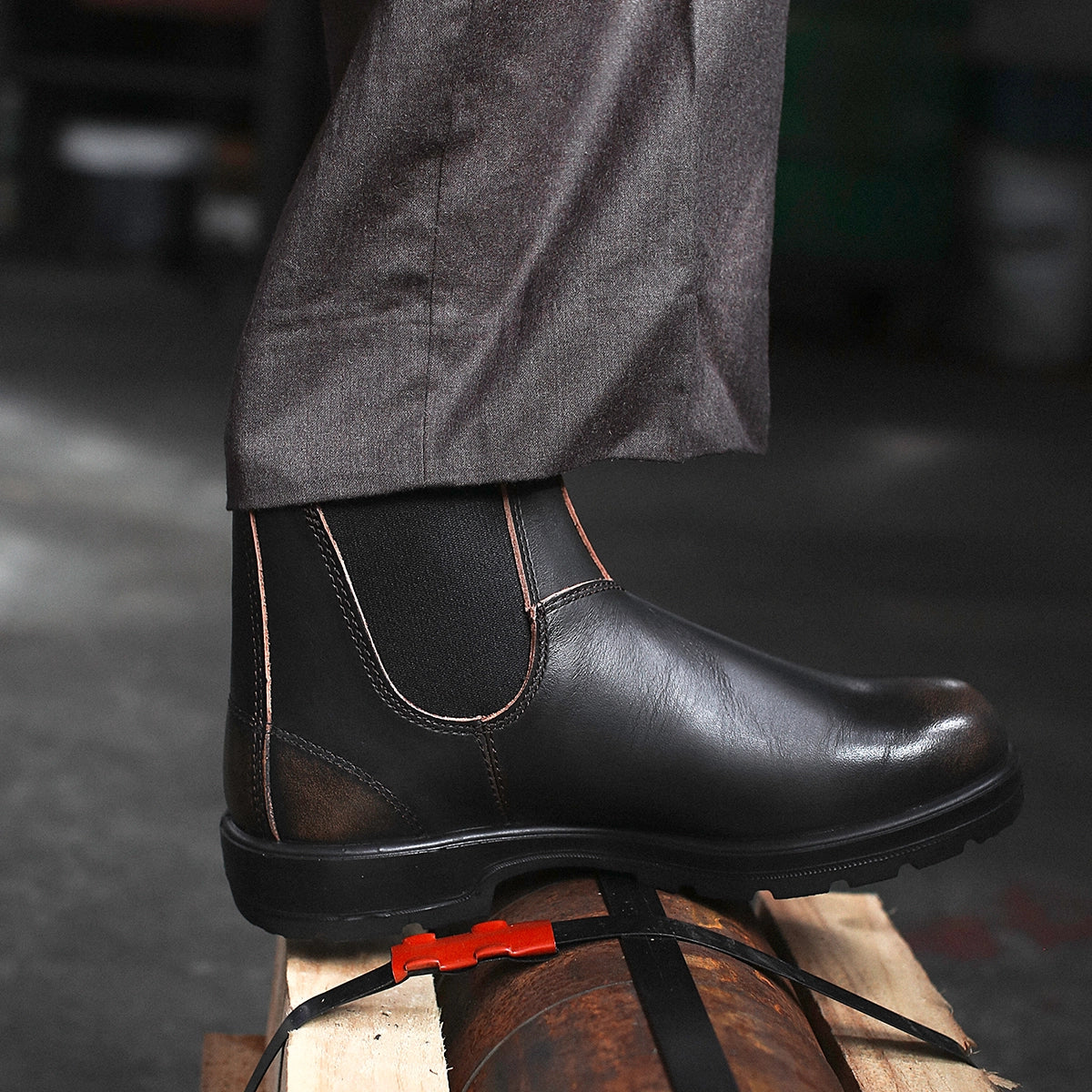 2440 Vintage Brown Classic Chelsea Boot
