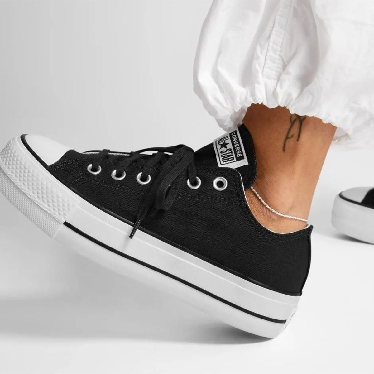 CONVERSE Chuck Taylor Lift Canvas Low Black/White - Image 0