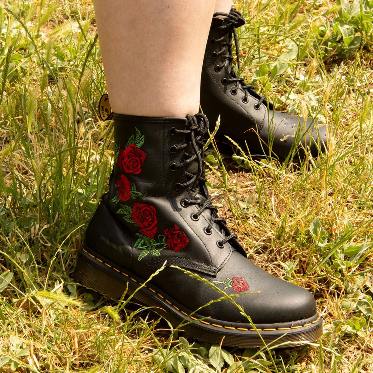 DR MARTENS 1460 Vonda Embroided Boot Black - Image 0