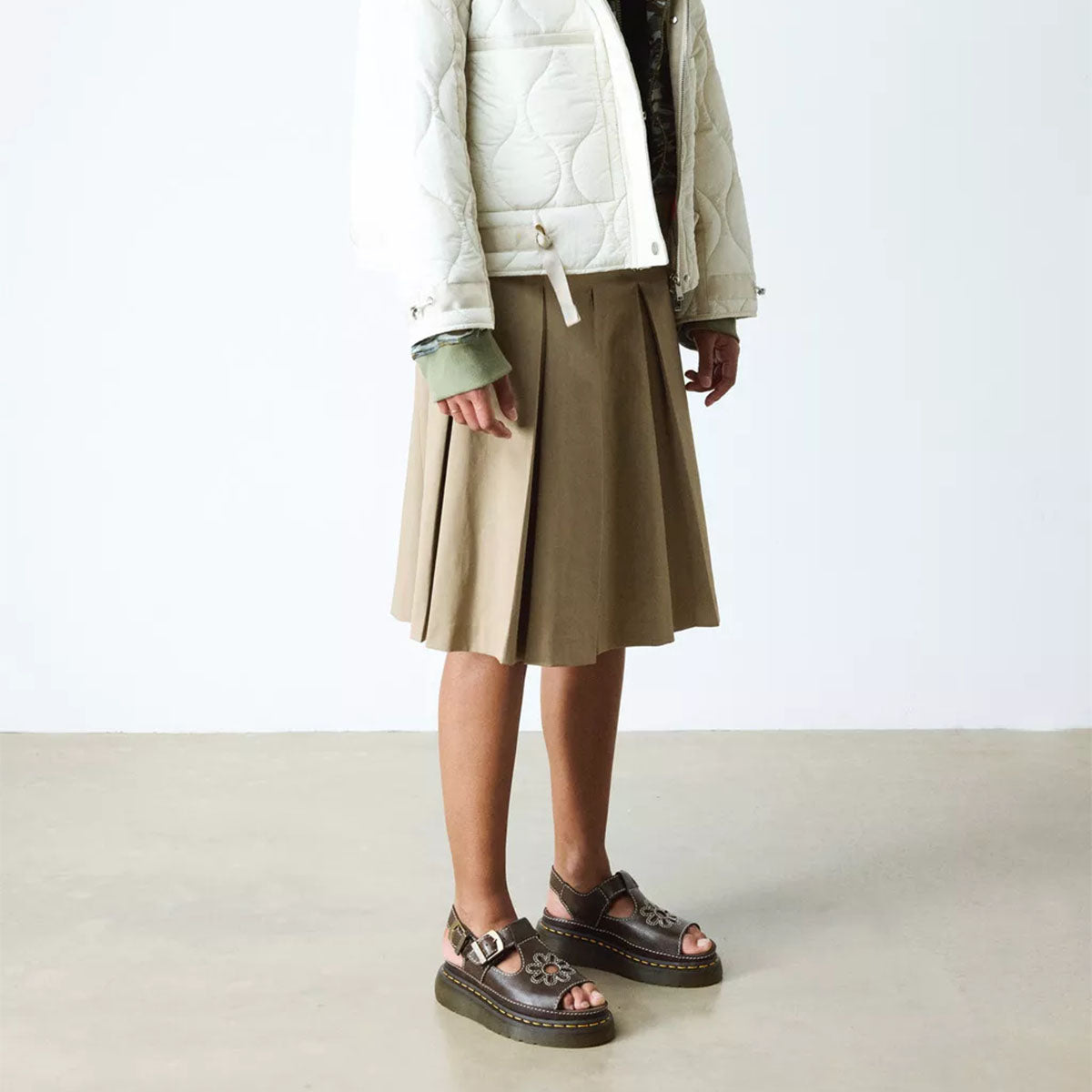 DR MARTENS Flower Dunnet Rogue Kelp Brown - Image 0