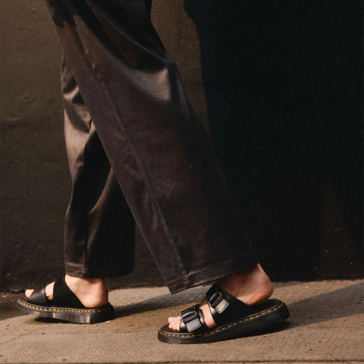 DR MARTENS Josef Slide Sandal Black - Image 3