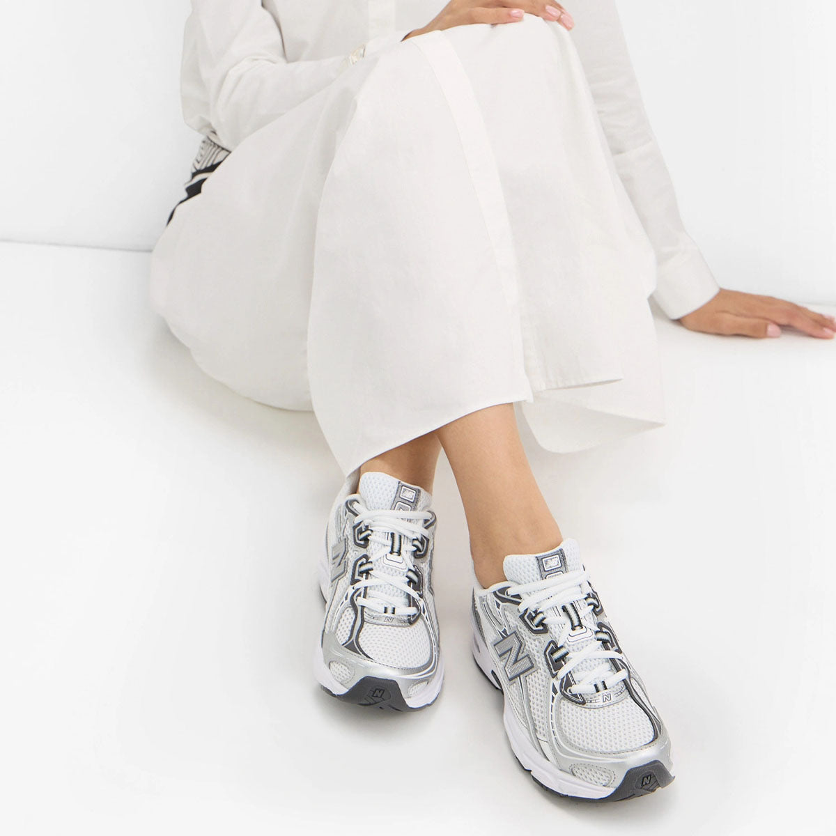 NEW BALANCE 740 White/Grey/Metallic - Image 2